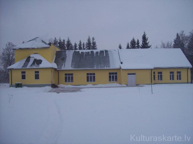 Īles tautas nams ziemā!